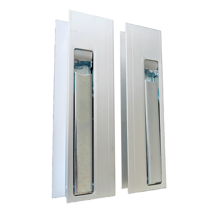 Zijbordsluiting van 30cm hoog voor montage aan de zijkant van borden of panelen van aanhangwagens. Op de afbeelding staan een linker model en een rechter model. De behuizing is van geanodiseerd aluminium, de verzonken hendel is gegalvaniseerd staal.