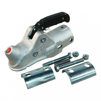 Koppeling voor geremde aanhangwagen 3500kg. De AL-KO kogelkoppeling staat afgebeeld met de halve maanbussen voor een dissel 50mm of 60mm diameter. De M12 bouten zijn meegeleverd. Er is vooraan een veiligheidsindicator voorzien.