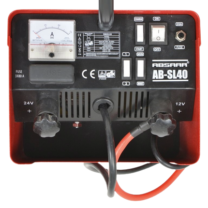 Toestel is van het merk Absaar, type AB-SL40 met analoge display ampere meter en de veschillende schakelaars. Bovenaan zijn ook de aansluitstukken voor de massa en spanning 12V of 24V getoond.