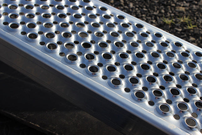 Antislip patroon detail van de rechte aluminium oprijplaten