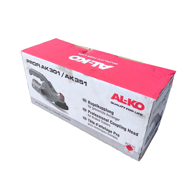 Koppeling voor geremde aanhangwagen 3500kg. Originele verpakking doos van AL-KO voor AK301 en AK351. De AL-KO kogelkoppeling staat afgebeeld met de halve maanbussen voor een dissel 50mm of 60mm diameter. De M12 bouten zijn meegeleverd. Er is vooraan een veiligheidsindicator voorzien.